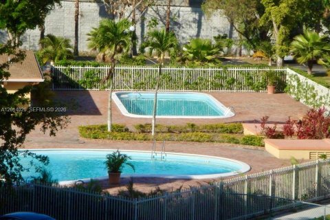 Condo in Miami, Florida, 2 bedrooms  № 2076161