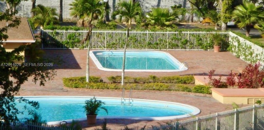 Condo in Miami, Florida, 2 bedrooms  № 2076161