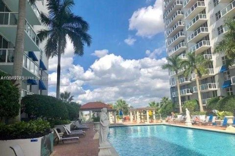 Copropriété à louer à Miami, Floride: 2 chambres, 85.75 m2 № 1995129 - photo 5