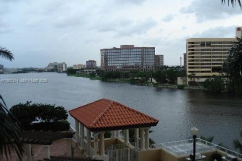 Copropriété à louer à Miami, Floride: 2 chambres, 85.75 m2 № 1995129 - photo 10