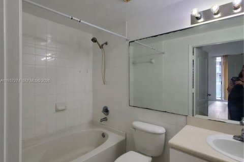 Copropriété à louer à Miami, Floride: 2 chambres, 85.75 m2 № 1995129 - photo 24