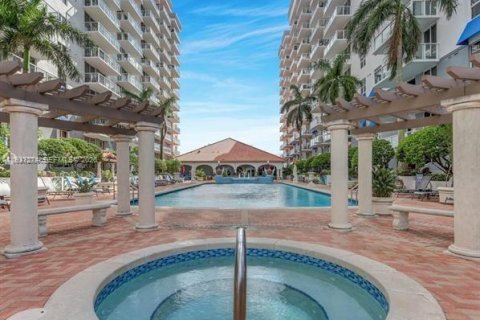 Copropriété à louer à Miami, Floride: 2 chambres, 85.75 m2 № 1995129 - photo 8