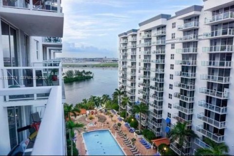 Copropriété à louer à Miami, Floride: 2 chambres, 85.75 m2 № 1995129 - photo 9