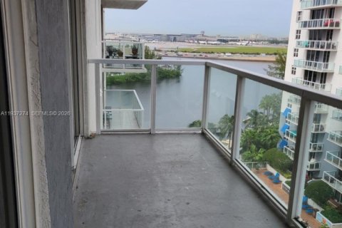 Copropriété à louer à Miami, Floride: 2 chambres, 85.75 m2 № 1995129 - photo 14