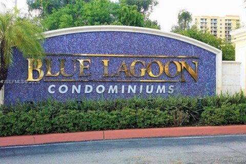 Copropriété à louer à Miami, Floride: 2 chambres, 85.75 m2 № 1995129 - photo 1