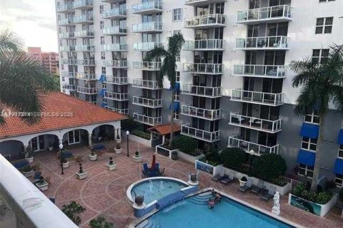 Copropriété à louer à Miami, Floride: 2 chambres, 85.75 m2 № 1995129 - photo 6