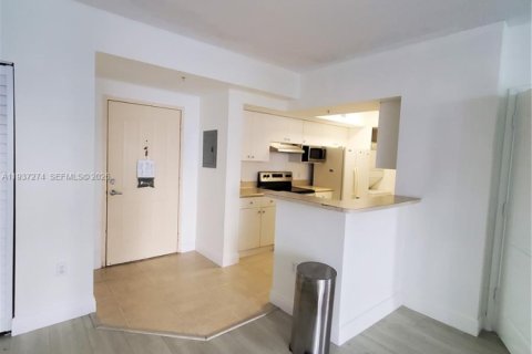 Copropriété à louer à Miami, Floride: 2 chambres, 85.75 m2 № 1995129 - photo 16