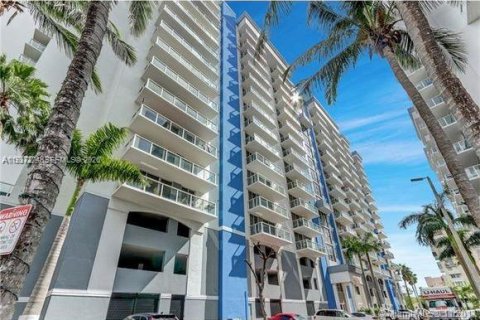 Copropriété à louer à Miami, Floride: 2 chambres, 85.75 m2 № 1995129 - photo 4