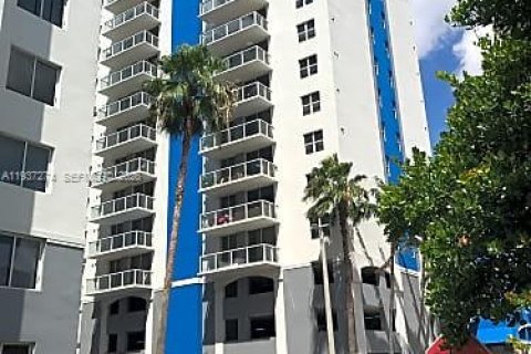 Copropriété à louer à Miami, Floride: 2 chambres, 85.75 m2 № 1995129 - photo 3