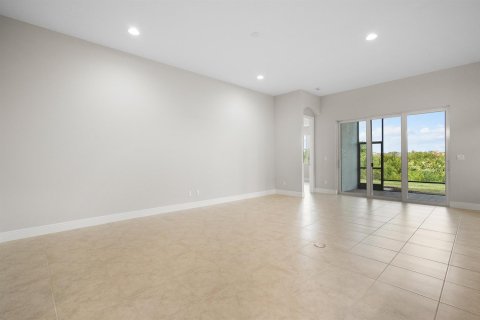 House in Port St. Lucie, Florida 2 bedrooms, 189.15 sq.m. № 2088036 - photo 10