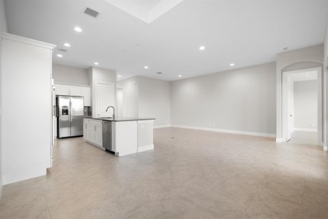 House in Port St. Lucie, Florida 2 bedrooms, 189.15 sq.m. № 2088036 - photo 8