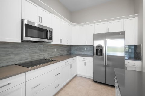 House in Port St. Lucie, Florida 2 bedrooms, 189.15 sq.m. № 2088036 - photo 6