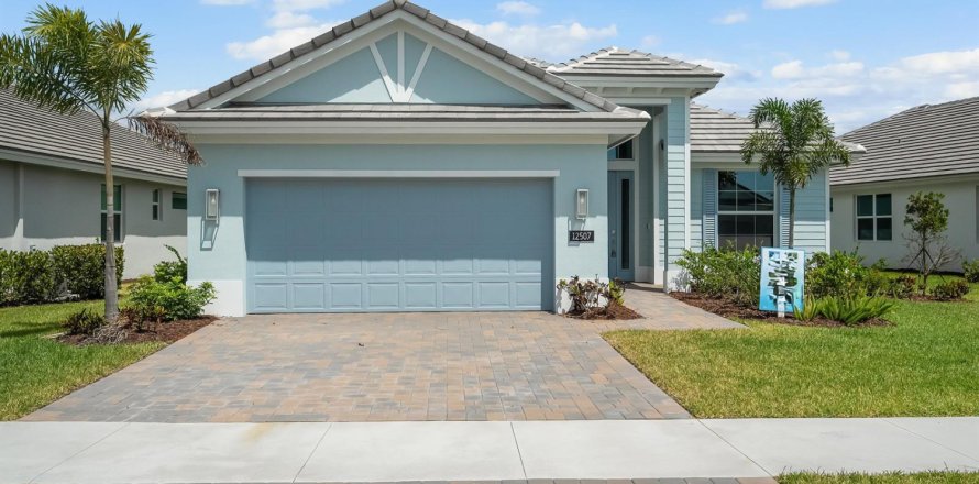 House in Port St. Lucie, Florida 2 bedrooms, 189.15 sq.m. № 2088036