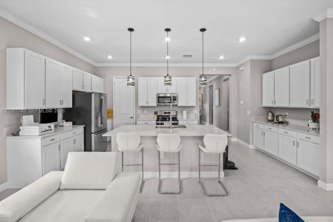 House in Port St. Lucie, Florida 3 bedrooms, 222.04 sq.m. № 2043011 - photo 7