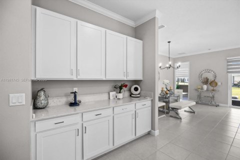 House in Port St. Lucie, Florida 3 bedrooms, 222.04 sq.m. № 2043011 - photo 13