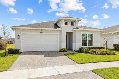 House in Port St. Lucie, Florida 3 bedrooms, 222.04 sq.m. № 2043011 - photo 2