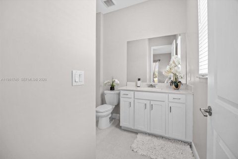 House in Port St. Lucie, Florida 3 bedrooms, 222.04 sq.m. № 2043011 - photo 30