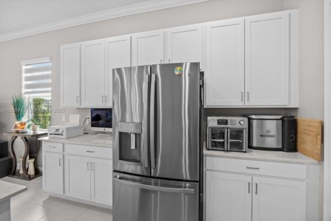 House in Port St. Lucie, Florida 3 bedrooms, 222.04 sq.m. № 2043011 - photo 12