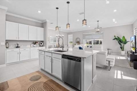 House in Port St. Lucie, Florida 3 bedrooms, 222.04 sq.m. № 2043011 - photo 11