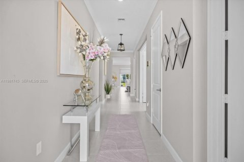 House in Port St. Lucie, Florida 3 bedrooms, 222.04 sq.m. № 2043011 - photo 4