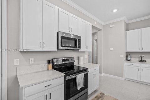 House in Port St. Lucie, Florida 3 bedrooms, 222.04 sq.m. № 2043011 - photo 10