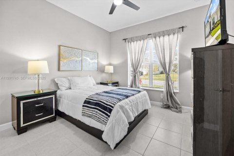 House in Port St. Lucie, Florida 3 bedrooms, 222.04 sq.m. № 2043011 - photo 27