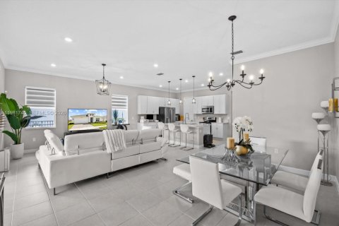 House in Port St. Lucie, Florida 3 bedrooms, 222.04 sq.m. № 2043011 - photo 18