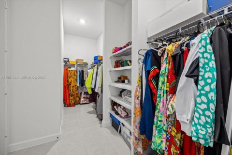 House in Port St. Lucie, Florida 3 bedrooms, 222.04 sq.m. № 2043011 - photo 26