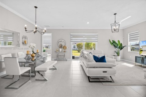 House in Port St. Lucie, Florida 3 bedrooms, 222.04 sq.m. № 2043011 - photo 14