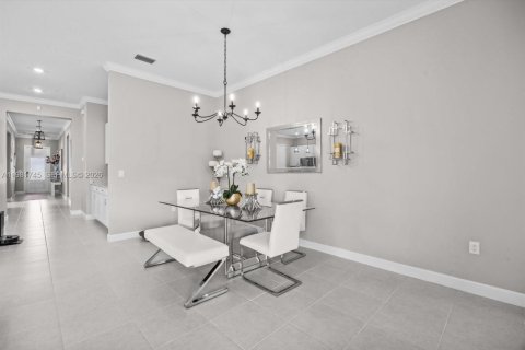 House in Port St. Lucie, Florida 3 bedrooms, 222.04 sq.m. № 2043011 - photo 19