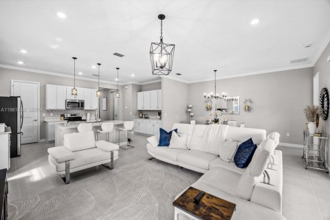 House in Port St. Lucie, Florida 3 bedrooms, 222.04 sq.m. № 2043011 - photo 17