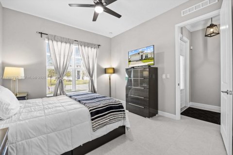 House in Port St. Lucie, Florida 3 bedrooms, 222.04 sq.m. № 2043011 - photo 28