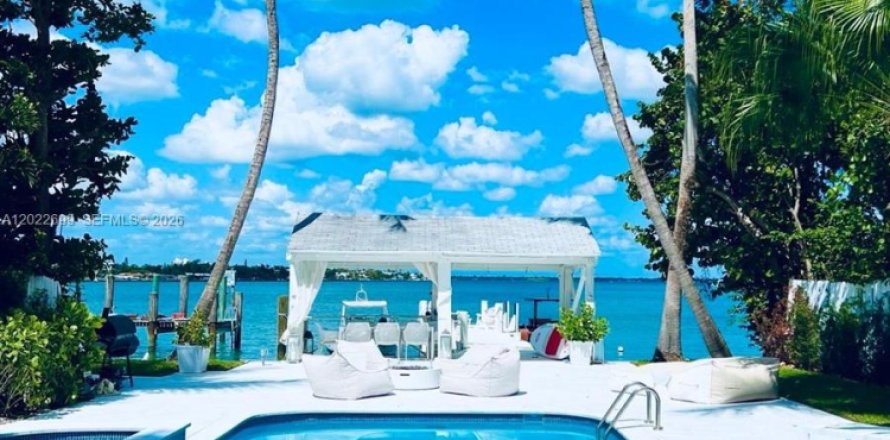Дом в Майами-Бич, Флорида 5 спален, 394.18м2 № 2145861