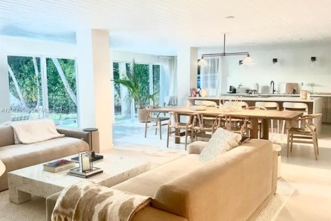 Снять в аренду виллу или дом в Майами-Бич, Флорида 5 спален, 394.18м2, № 2145861 - фото 4