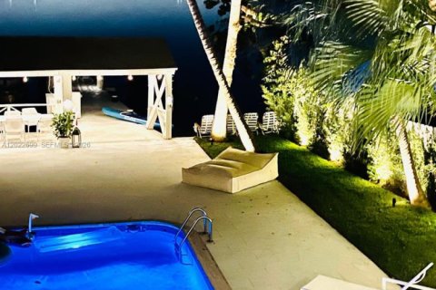Снять в аренду виллу или дом в Майами-Бич, Флорида 5 спален, 394.18м2, № 2145861 - фото 11