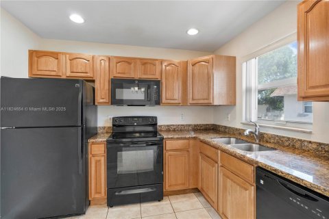 Condo in Lauderhill, Florida, 3 bedrooms  № 1896734 - photo 6