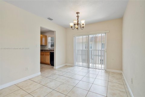Condo in Lauderhill, Florida, 3 bedrooms  № 1896734 - photo 5