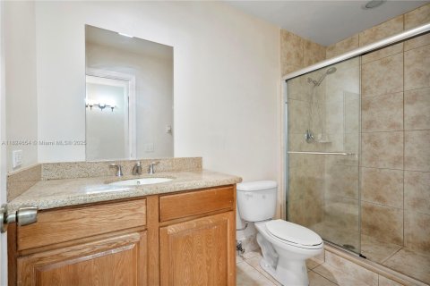 Condo in Lauderhill, Florida, 3 bedrooms  № 1896734 - photo 11