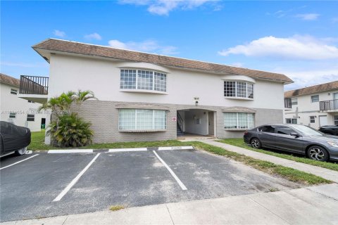 Condo in Lauderhill, Florida, 3 bedrooms  № 1896734 - photo 2