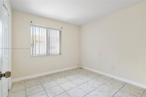 Condo in Lauderhill, Florida, 3 bedrooms  № 1896734 - photo 12