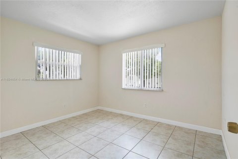 Condo in Lauderhill, Florida, 3 bedrooms  № 1896734 - photo 14