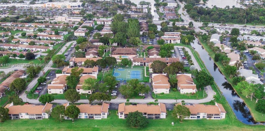 Кондоминиум с 2 спальнями в Маргит, Флорида № 2029769