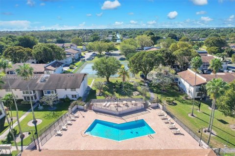 Купить кондоминиум в Маргит, Флорида 2 спальни, 94.67м2, № 2029769 - фото 2