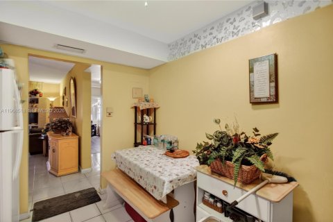 Купить кондоминиум в Маргит, Флорида 2 спальни, 94.67м2, № 2029769 - фото 17