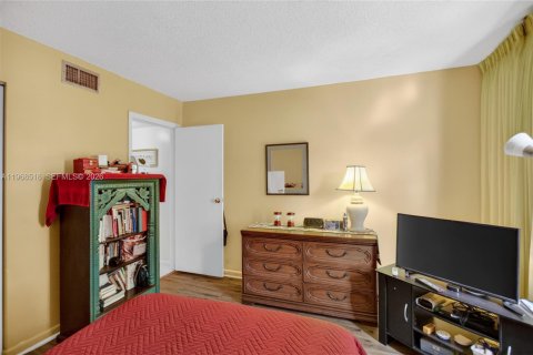 Купить кондоминиум в Маргит, Флорида 2 спальни, 94.67м2, № 2029769 - фото 26