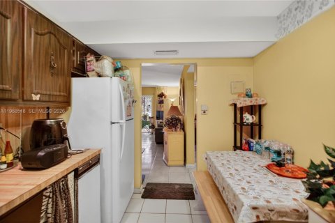 Купить кондоминиум в Маргит, Флорида 2 спальни, 94.67м2, № 2029769 - фото 19