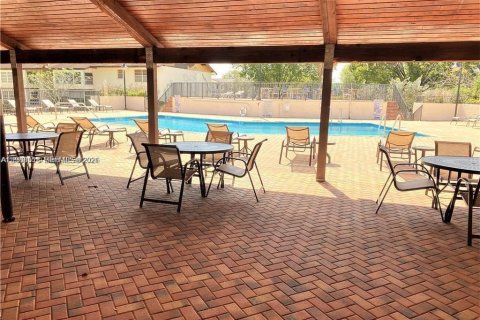 Купить кондоминиум в Маргит, Флорида 2 спальни, 94.67м2, № 2029769 - фото 3