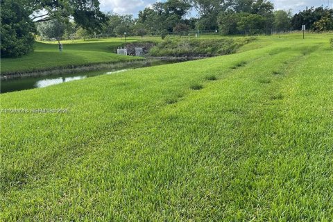 Купить кондоминиум в Маргит, Флорида 2 спальни, 94.67м2, № 2029769 - фото 13