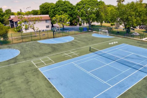 Купить кондоминиум в Маргит, Флорида 2 спальни, 94.67м2, № 2029769 - фото 14