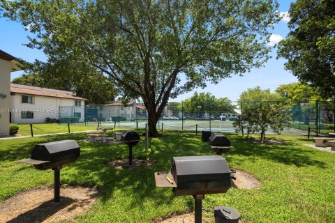 Купить кондоминиум в Маргит, Флорида 2 спальни, 94.67м2, № 2029769 - фото 6